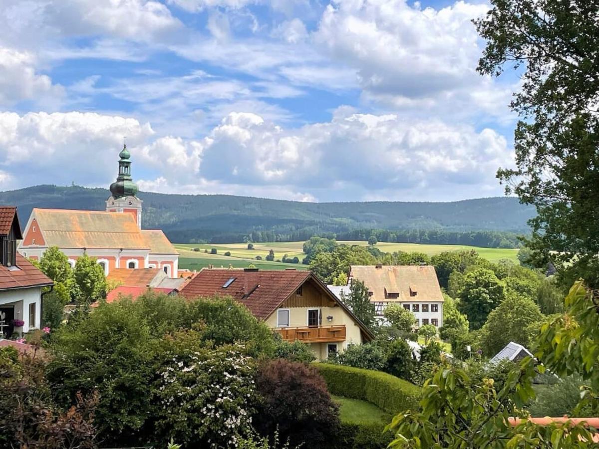 Ferienwohnungen Am Kirchberg Нойальбенройт Екстер'єр фото