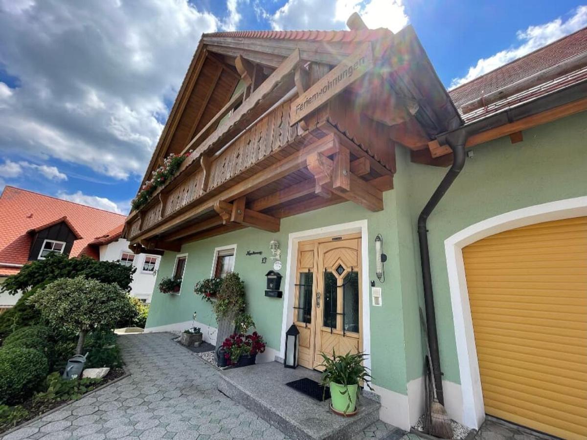 Ferienwohnungen Am Kirchberg Нойальбенройт Екстер'єр фото